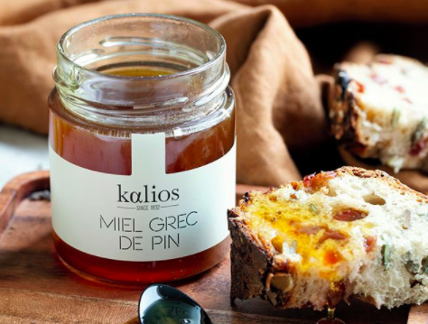 L'épicerie grecque Kalios propose de bons produits comme le miel grec de pin. Crédits : ©Benedetta Chiala.