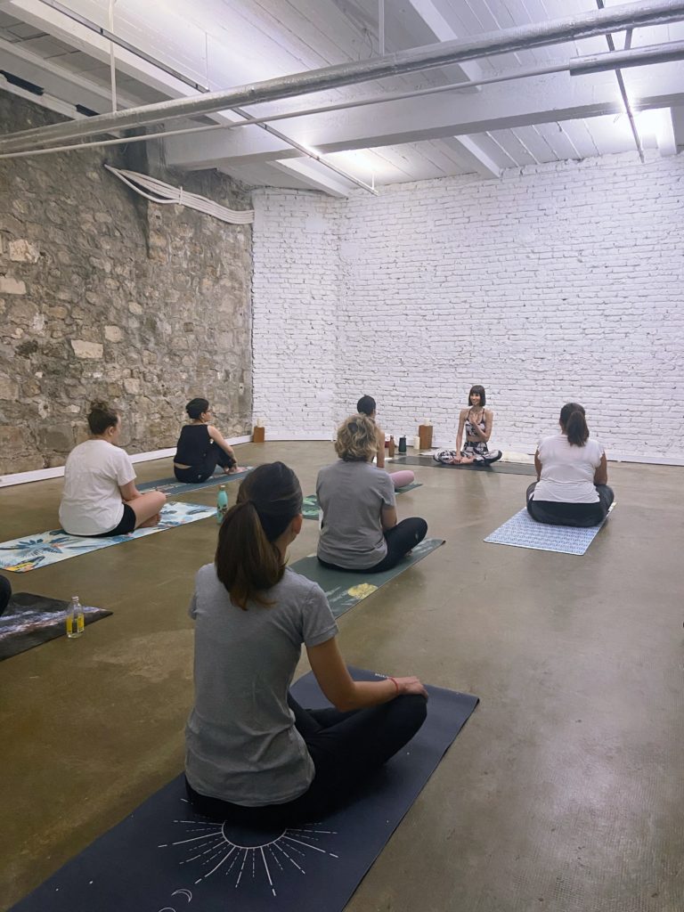 Cours de Yoga Collectif à IIHII 
