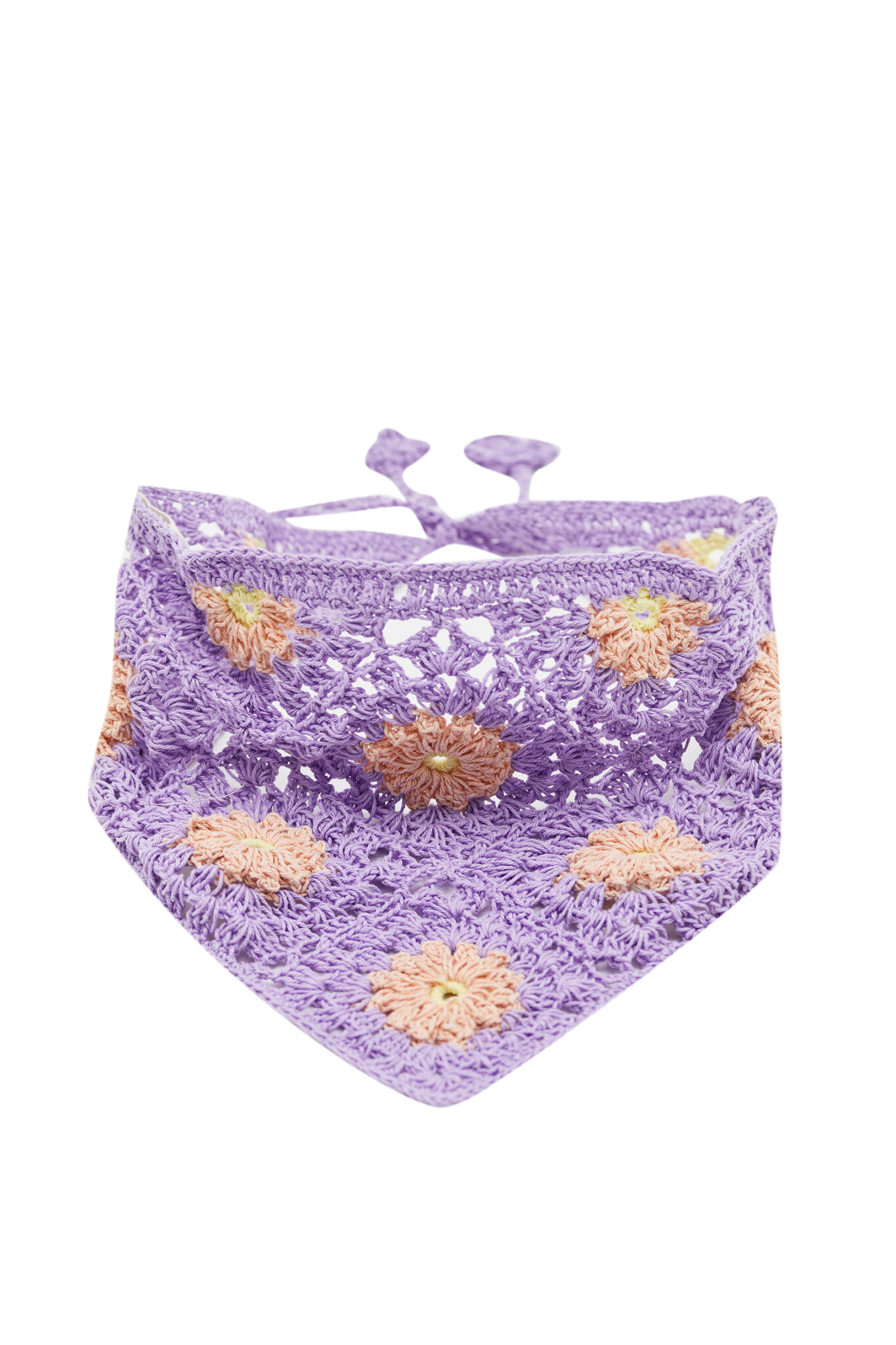 Foulard crochet fleurs © Pull&Bear x Carla Ginola
