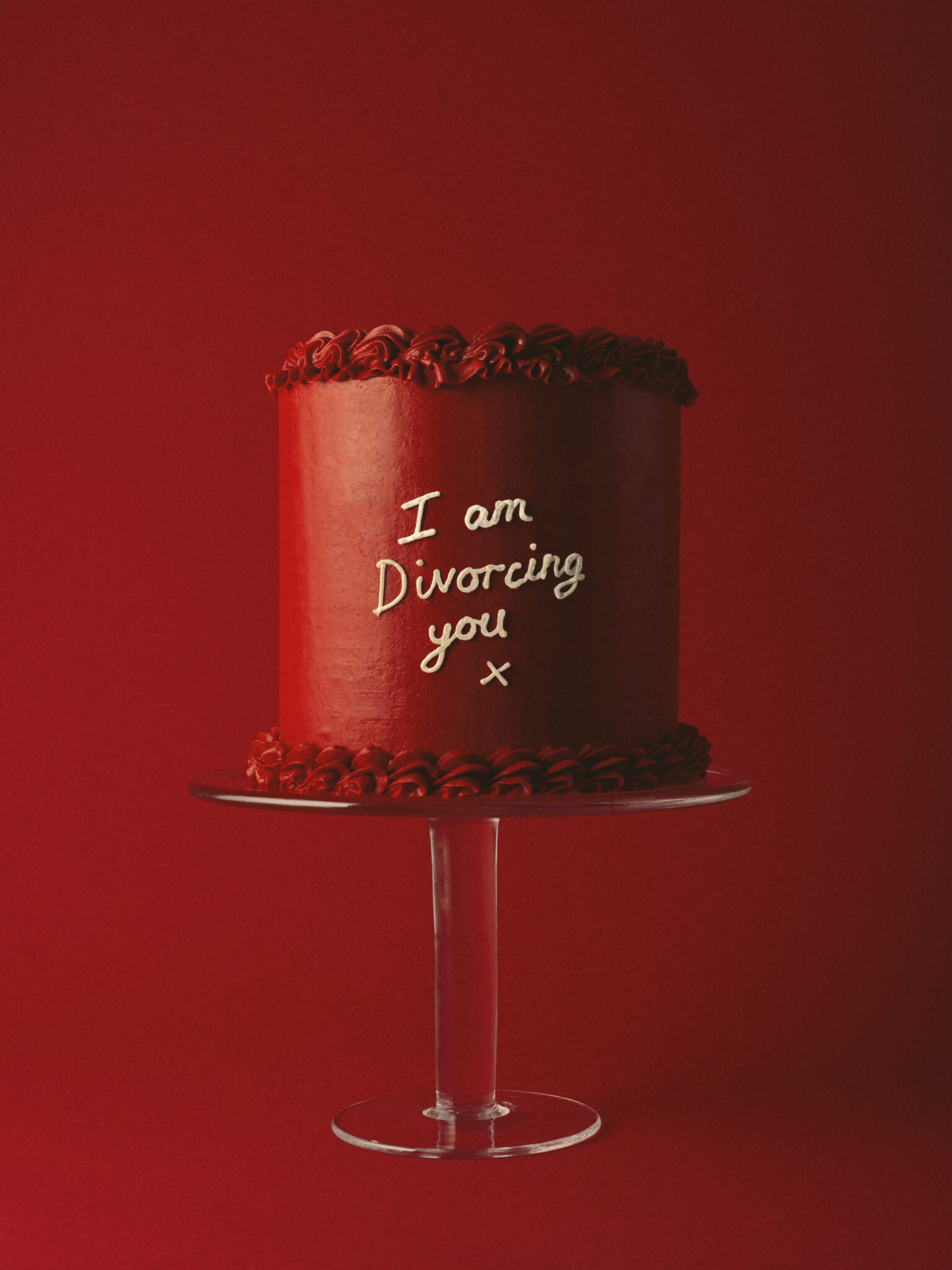 Visuel de la nouvelle campagne Byredo avec le chef Dead Hungry montrant un gâteau avec la mention " i am divorcing you"