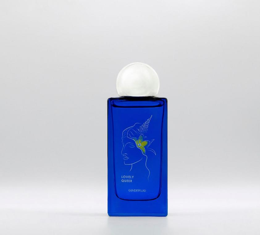 Fragrance dans un contenant bleu