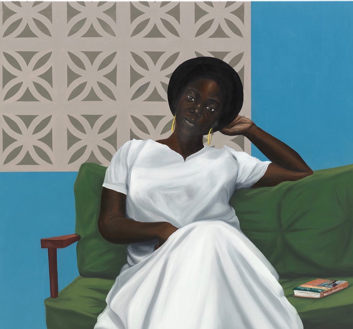 Tableau de Peter Uka représentant une femme noire vêtue de blanc assise sur un fauteuil vert