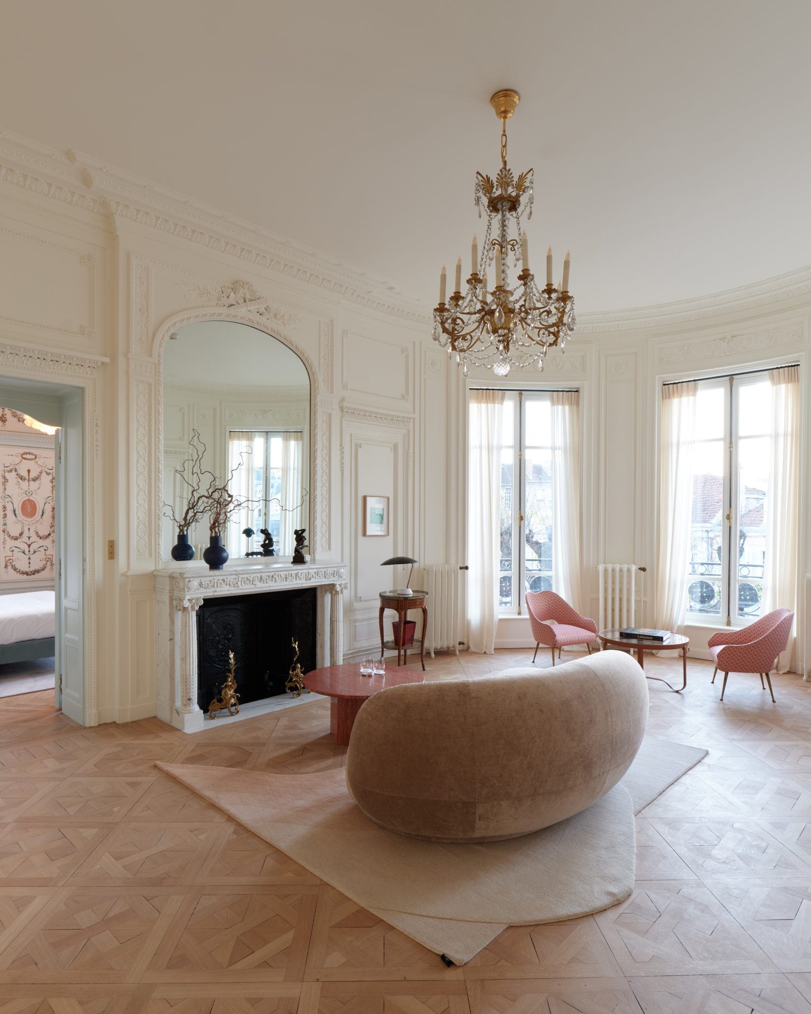 Salon de Madame - Résidence Eisenhower - Chatillon Architectes © Antoine Mercusot Courtesy Chatillon Architectes